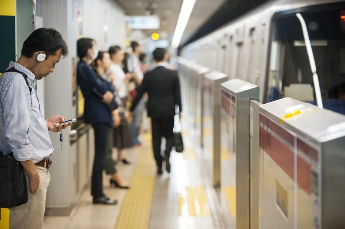 waiting in the tokyo sub