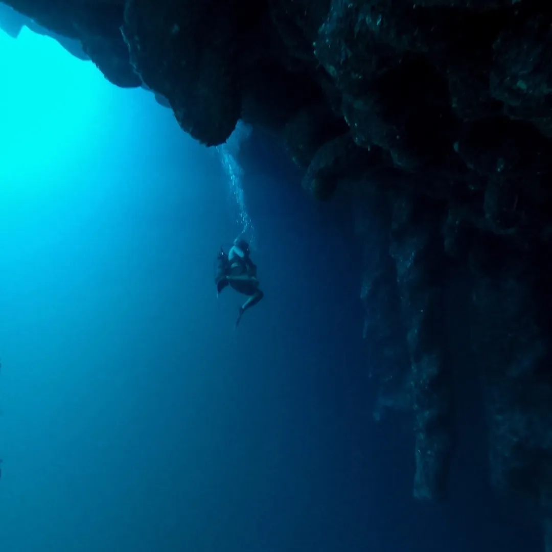 blue hole diving